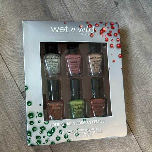 New Wet n Wild Holiday Nails Set - Multicolor Gift Box Set Set of 6 - Picture 6 of 8